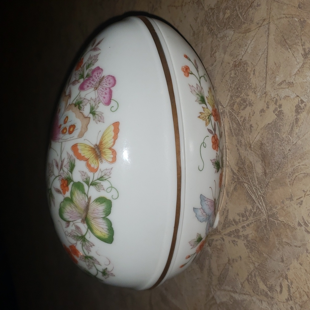 AVON Porcelain Egg Trinket Dish - 1974 Collectible - Picture 2 of 5